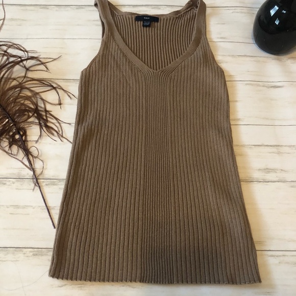 GAP lot of 3 shirts size XS gray, tan and black - Picture 7 of 7